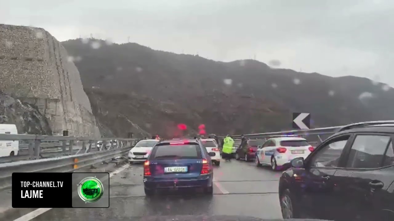 Top Channel/ Aksident i shum&euml;fisht&euml; n&euml; autostrad&euml;n Milot-Morin&euml;, dy gra t&euml; plagosura