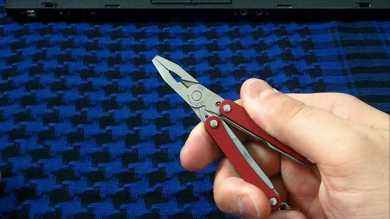 Маленький мультитул Leatherman Squirt PS4