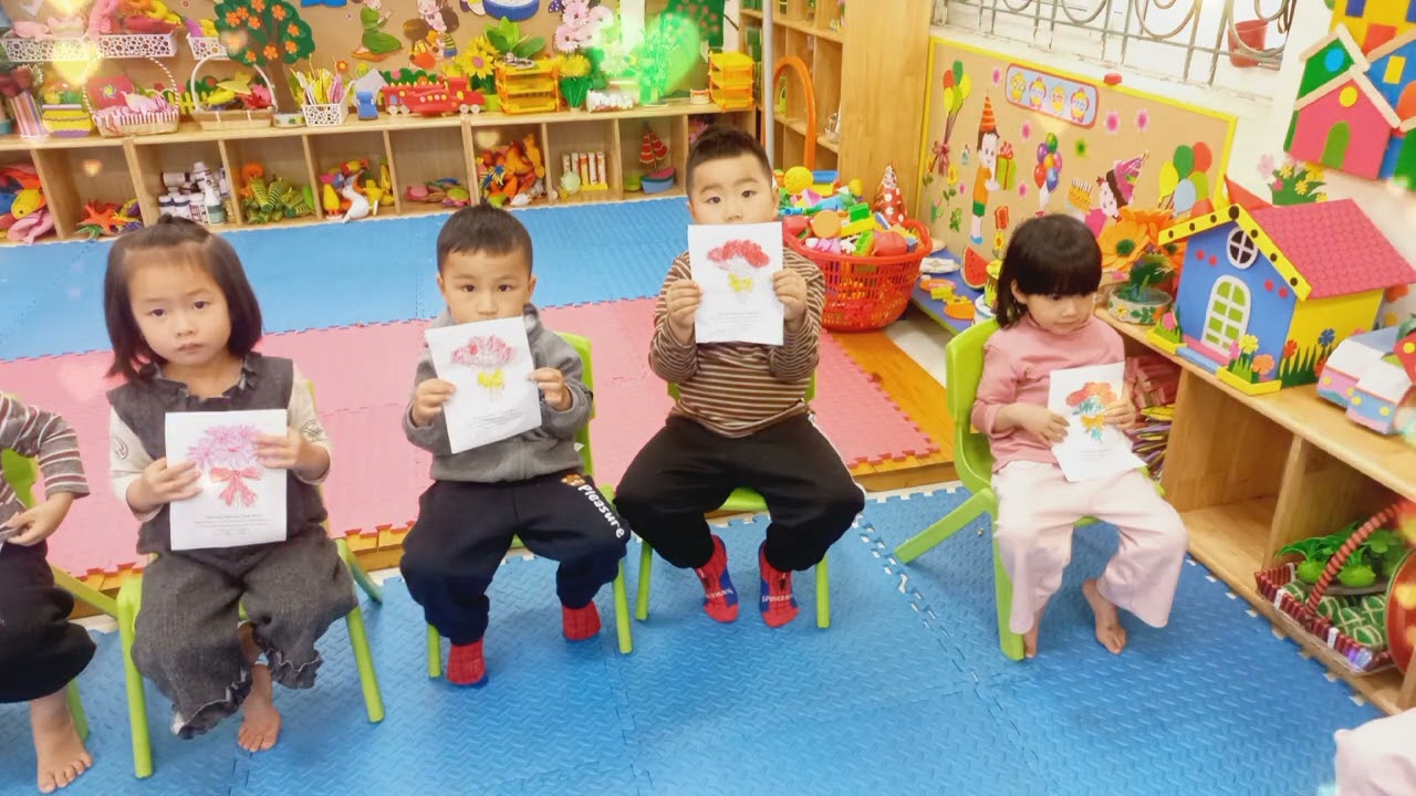 Hoạt động tạo hình: Tô màu thiệp 8/3 Lớp 3 tuổi A5 trường Mầm Non Tân Đồng 