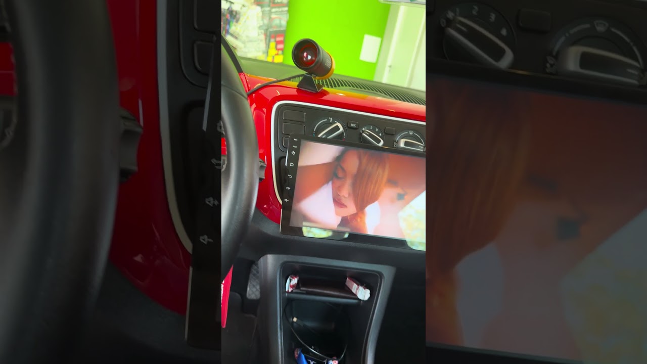 Multim&iacute;dia com Youtube e Carplay sem fio no VW UP! Instala&ccedil;&atilde;o feita pela @mrparts em Jundia&iacute; #uptsi