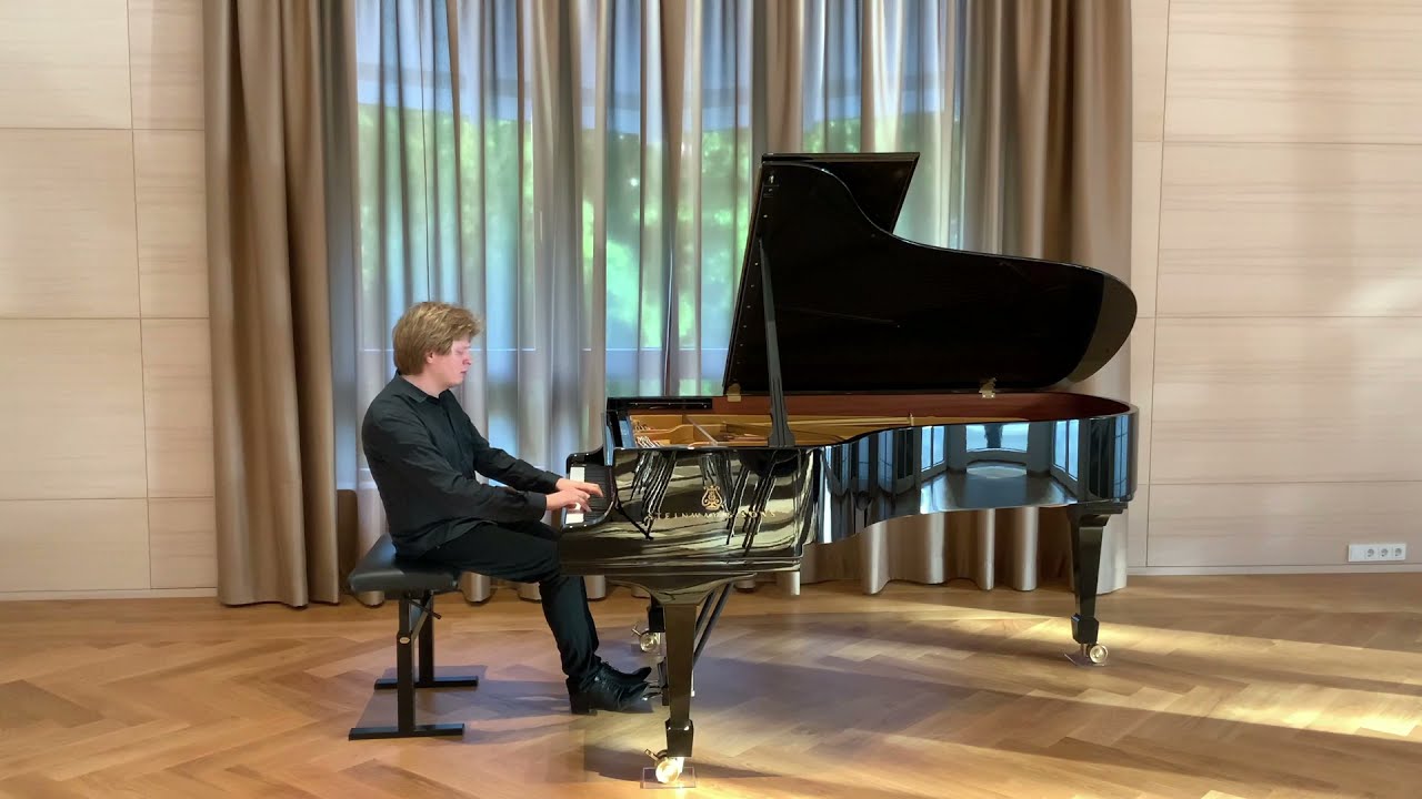 Haydn: Andante con variazioni - Dmitry Ablogin