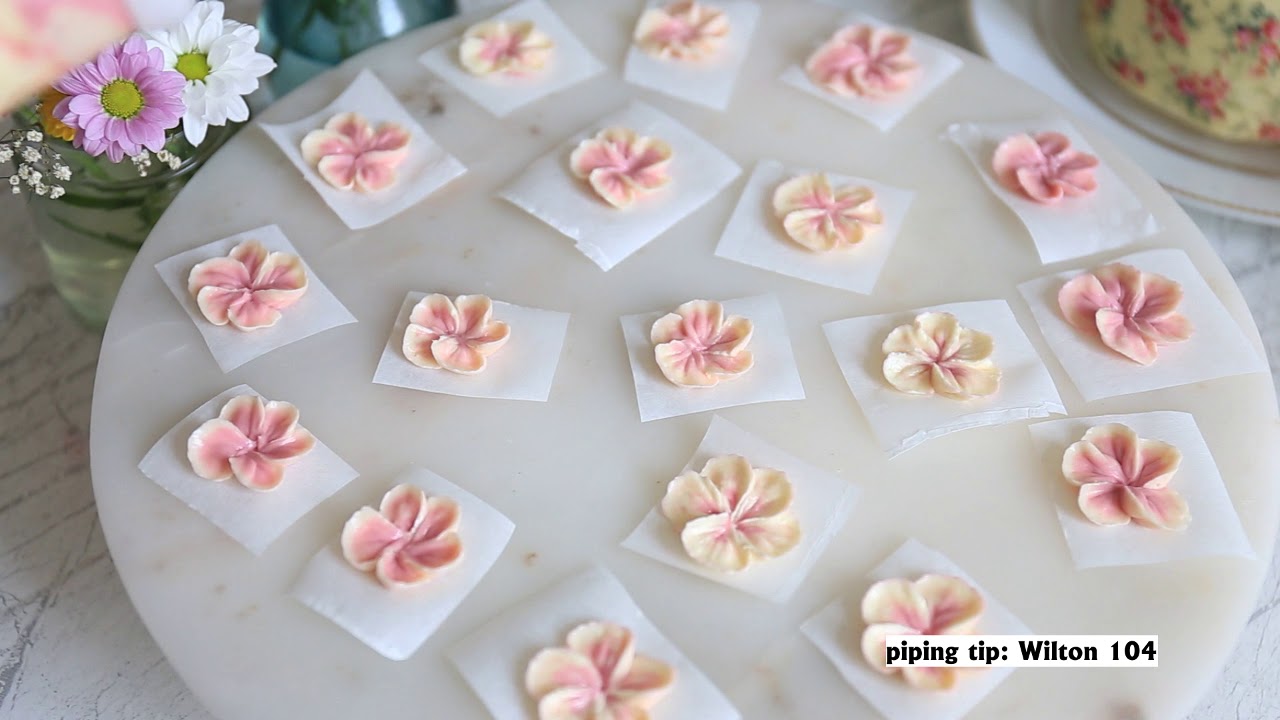 How to pipe Cherry Blossom / Buttercream Flowers : Nattharinkitchen