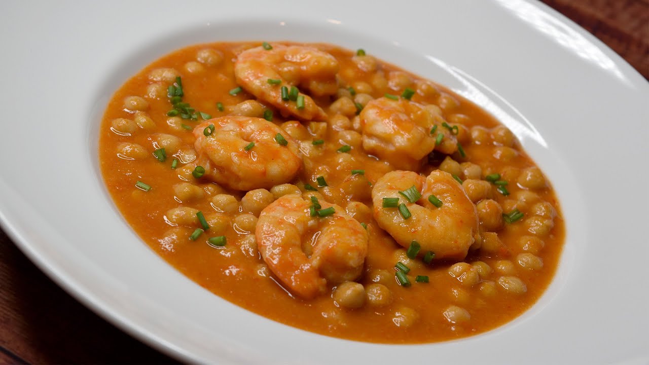 Garbanzos con langostinos que tu familia pedirá una y otra vez