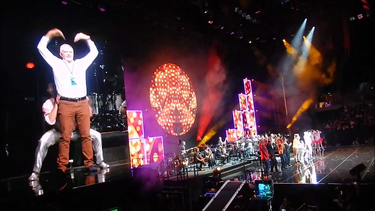 HUGH JACKMAN AUCKLAND LIVE - WITH ** HILARIOUS** CLIPS