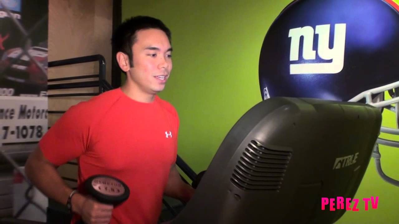 Working Out With Weights On The Treadmill! | Perez Hilton
