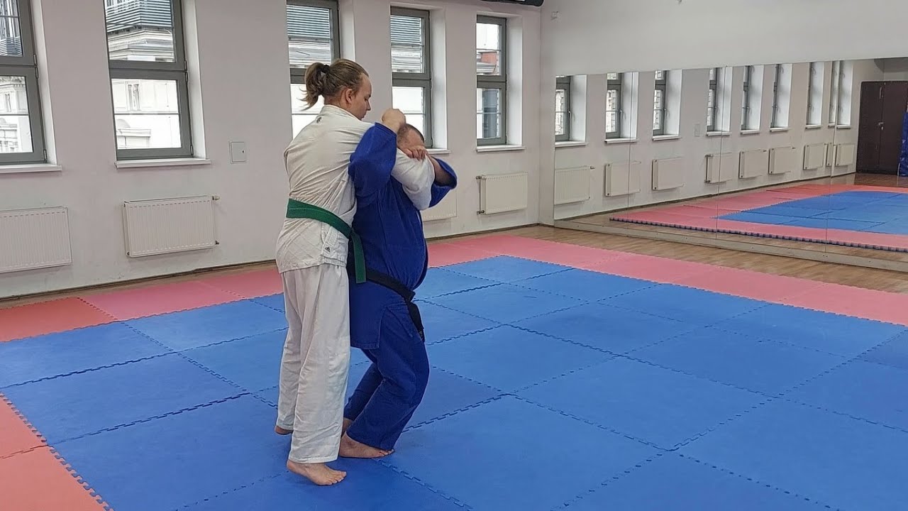 Judo - ippon-seoi-nage - rzut przez plecy za jedno ramię (Judopedia)