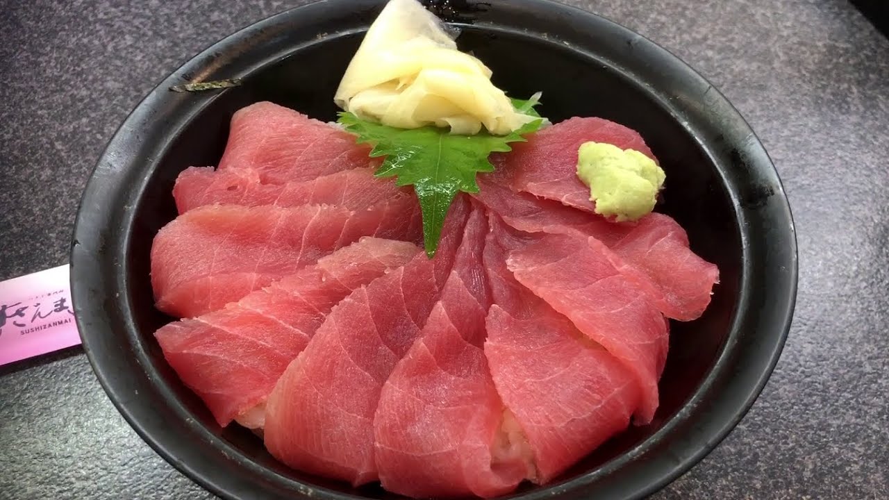Tuna Sushi Bowl at Sushizanmai in Tsukiji Tokyo