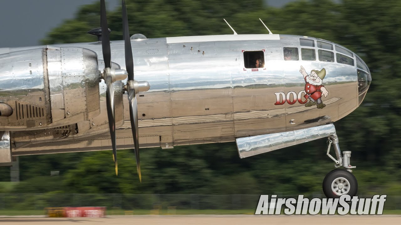 B-29/B-17 Flybys - EAA AirVenture Oshkosh 2018