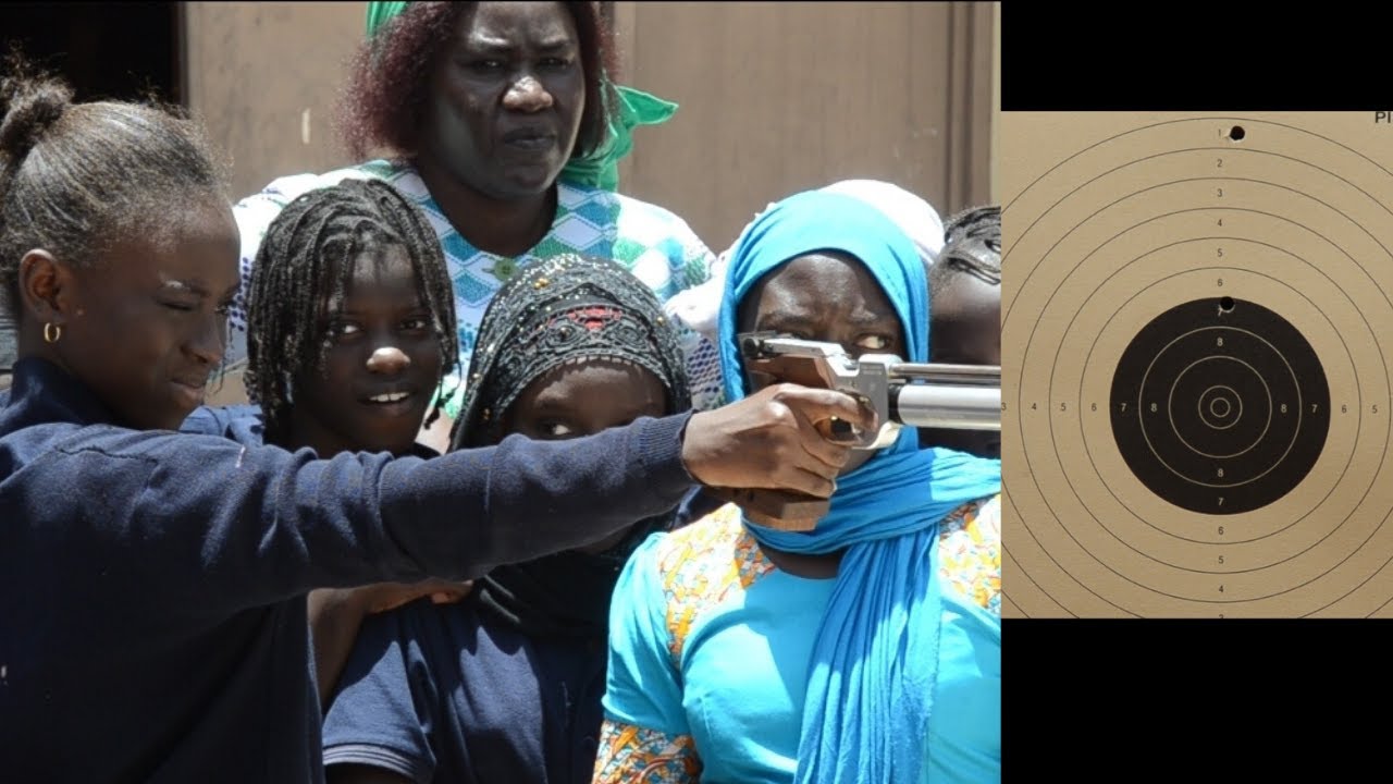 Tir au pistolet introduit à l'école Mariama BA de Gorée incroyable !!!