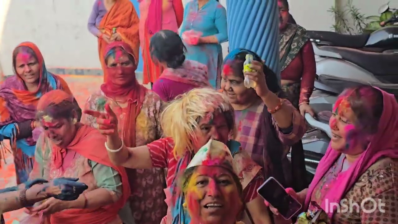 हमारे पोलीशीट की मस्त होली