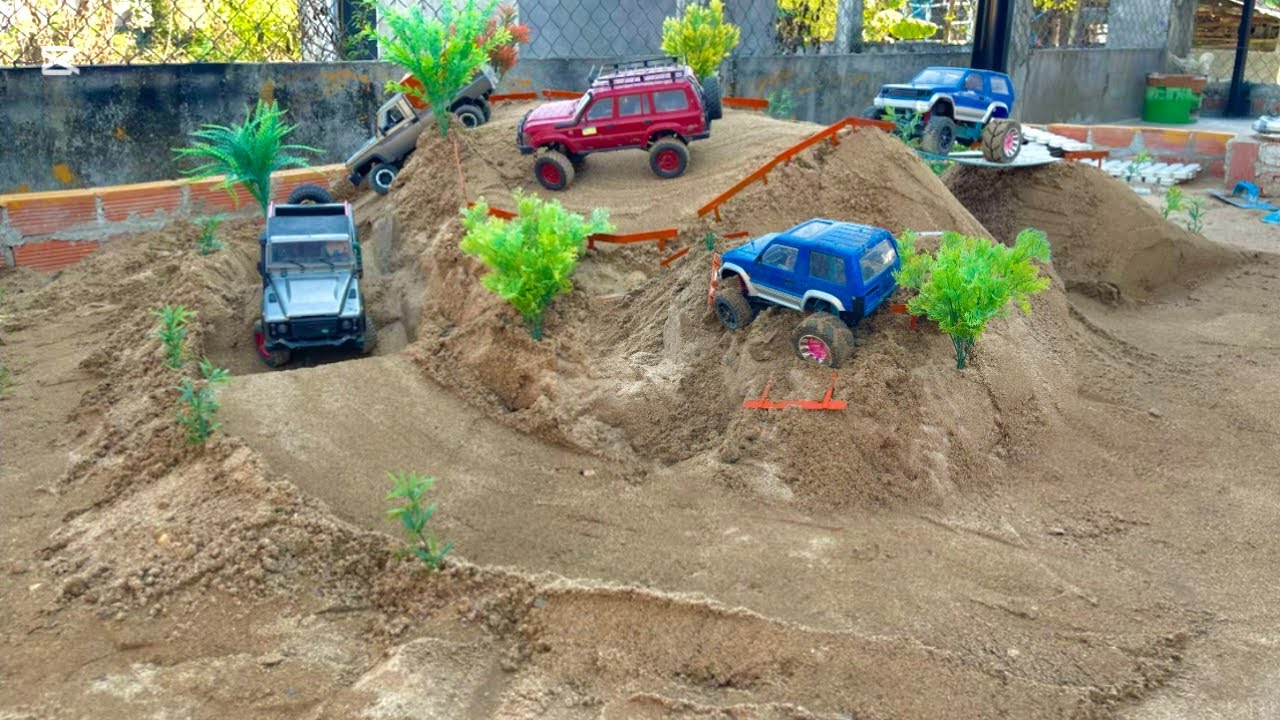 Rc Defender Toyota pickup Land Cruiser Pajero climbing a difficult mountain…