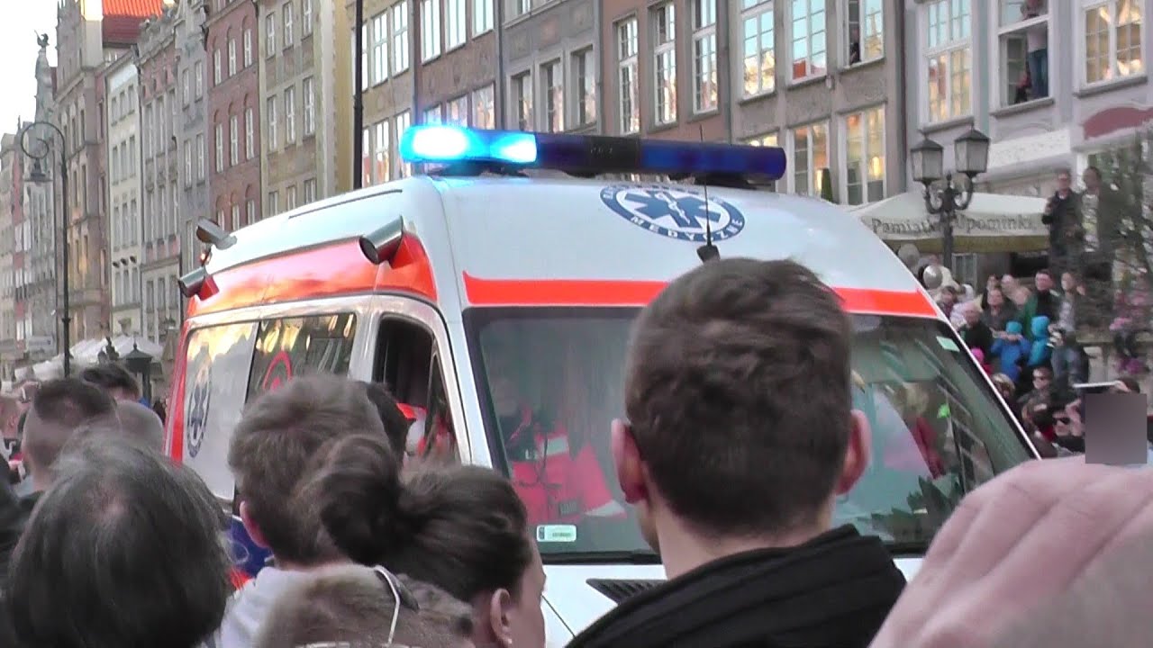 Alarmowo.Przejazd dwóch karetek w Gdańsku.