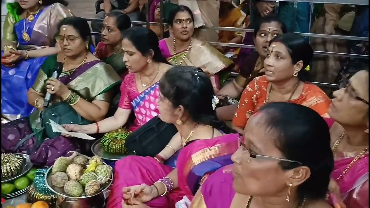 దేవీఆశ్రమం, అమ్మవారికి సారె సమర్పణ, శ్రీరాజరాజేశ్వరిదేవి 1001 శ్రీచక్రాలతో కొలువైన దేవాలయం.