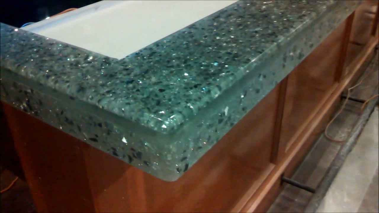 WorkFlix S1-E9 Crystal Bar Top with mirrors