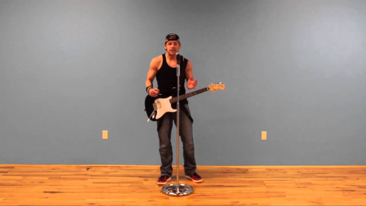 How to look like a Rockstar on stage with a Guitar (basic tips)