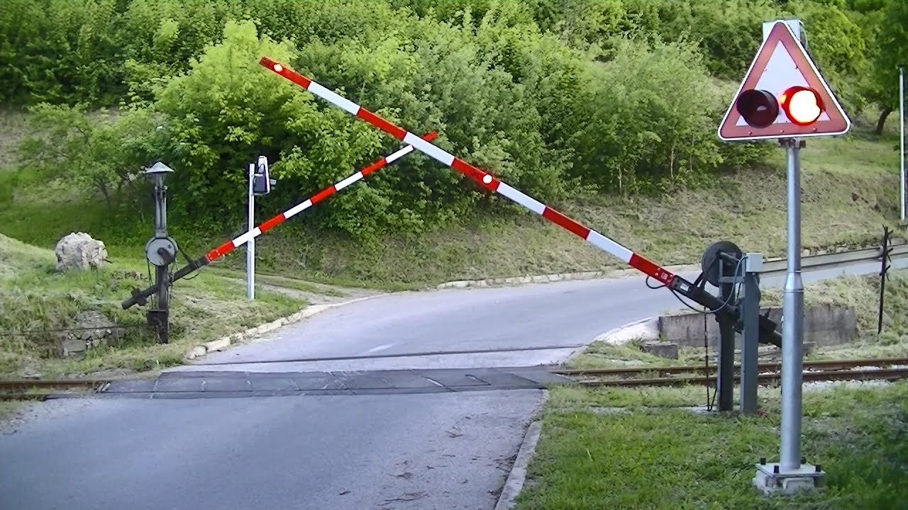 Spoorwegovergang Vuzenica (SLO) // Railroad crossing // Železniški prehod