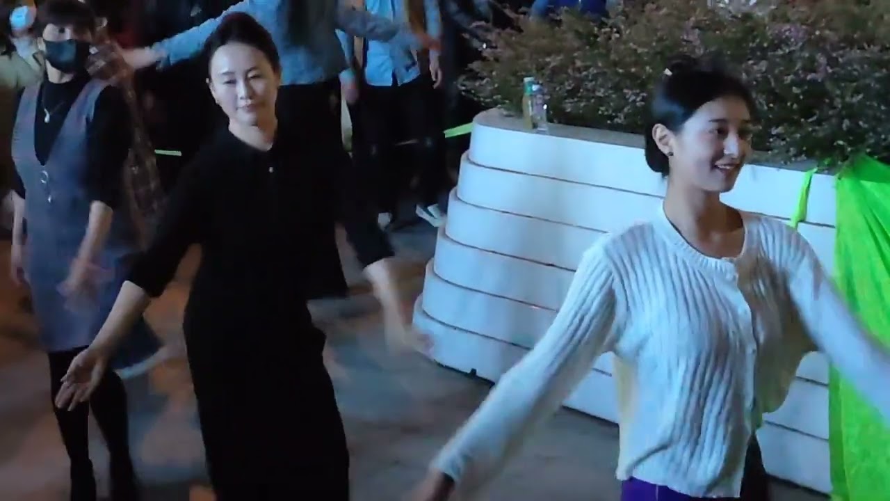 小青措50  小青措调皮 西饶姐姐优雅，藏族小姐姐开心。
