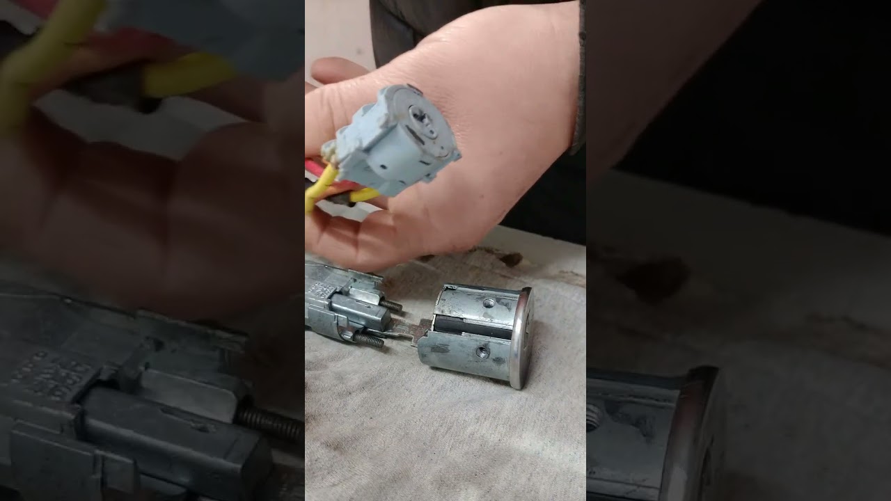 como sacar un contactor de llave de un Peugeot 206.