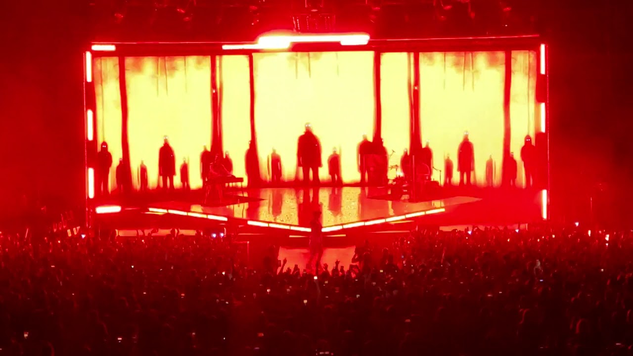 Billie Eilish LIVE 
