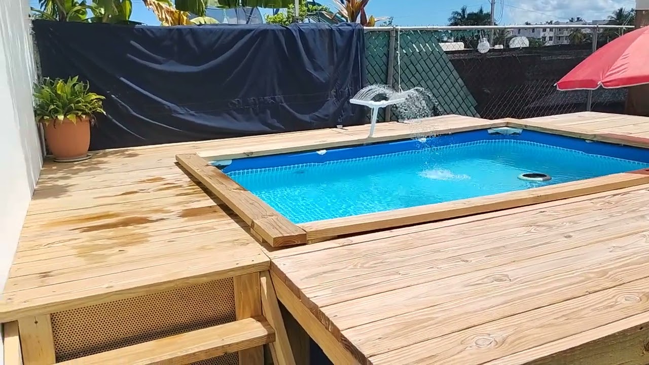 deck de madera para piscina