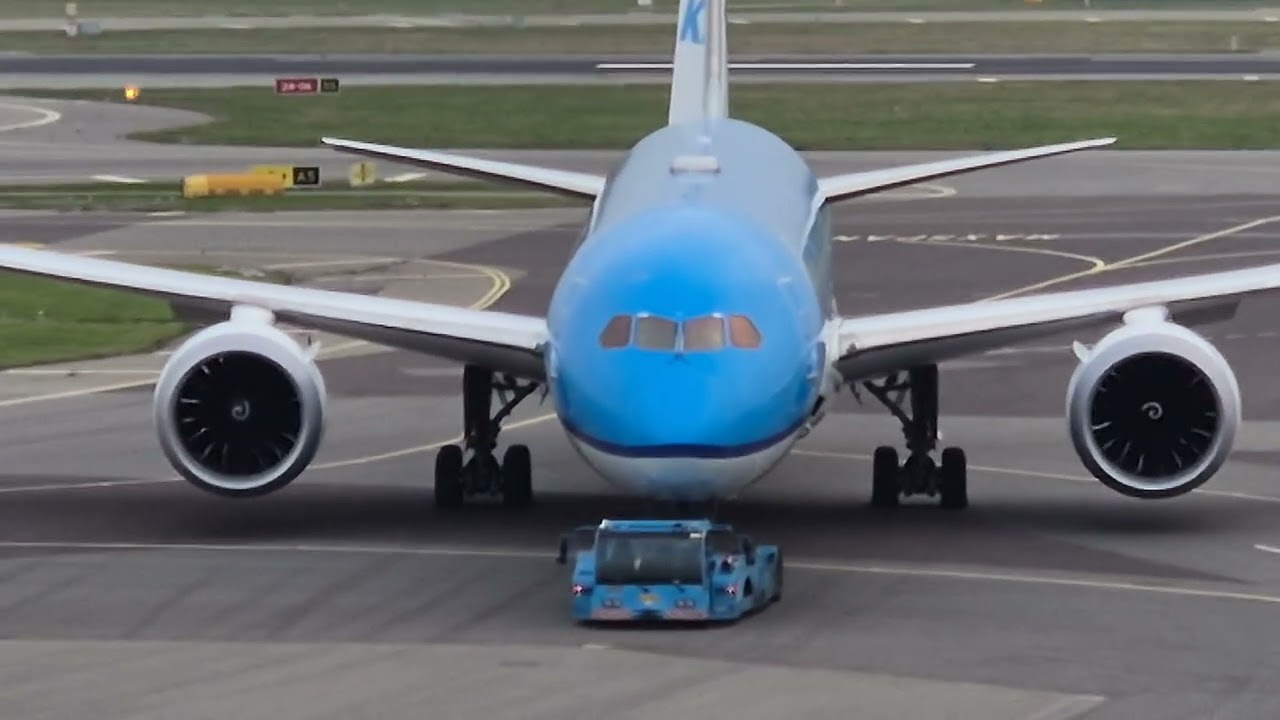 PUSHBACK KLM TO TAXIWAY SCHIPHOL AIRPORT AMSTERDAM