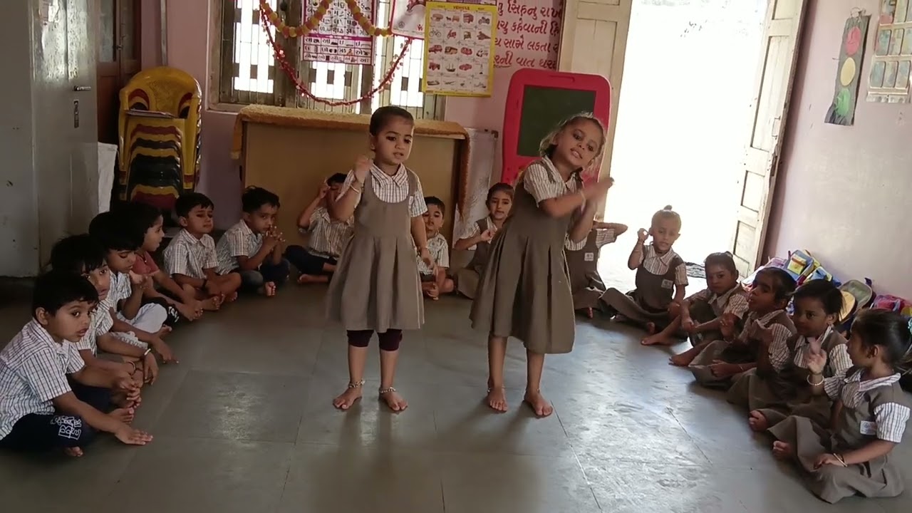 આંગણવાડી ના બાળકો ગીત ગાતા 😀👍(Anganwadi Gujarati)👍