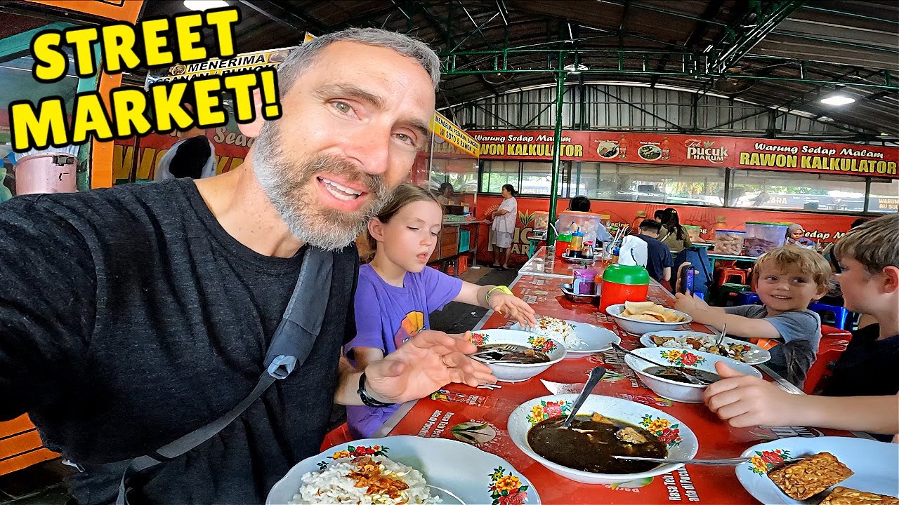 $2 Indonesian Street Food (RAWON) in Surabaya, Indonesia 🇮🇩 | Foreigners  Try Indonesian Food