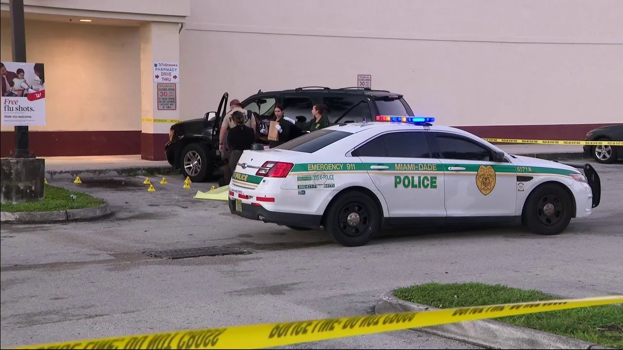 2 men found dead from gunshot wounds in Walgreens parking lot