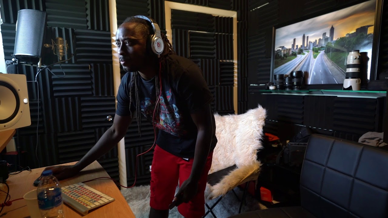In the Studio working with Neumann M147 x Focusrite Liquid Channel