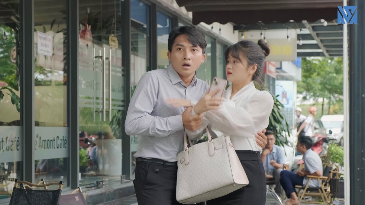 Chủ Tịch Mắc Chứng Sợ Màu Đỏ Nhưng Cứ Ôm Cô Thư Ký Riêng Xinh Đẹp Là Lại Hết Và Cái Kết - Tập 1089