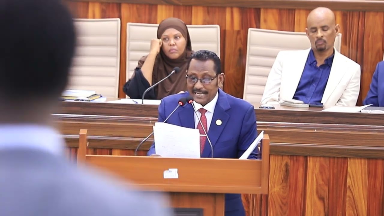 Xildhibaan Nuur ayaa  si adag ugu hadlay xaladda garsoor ee dalka