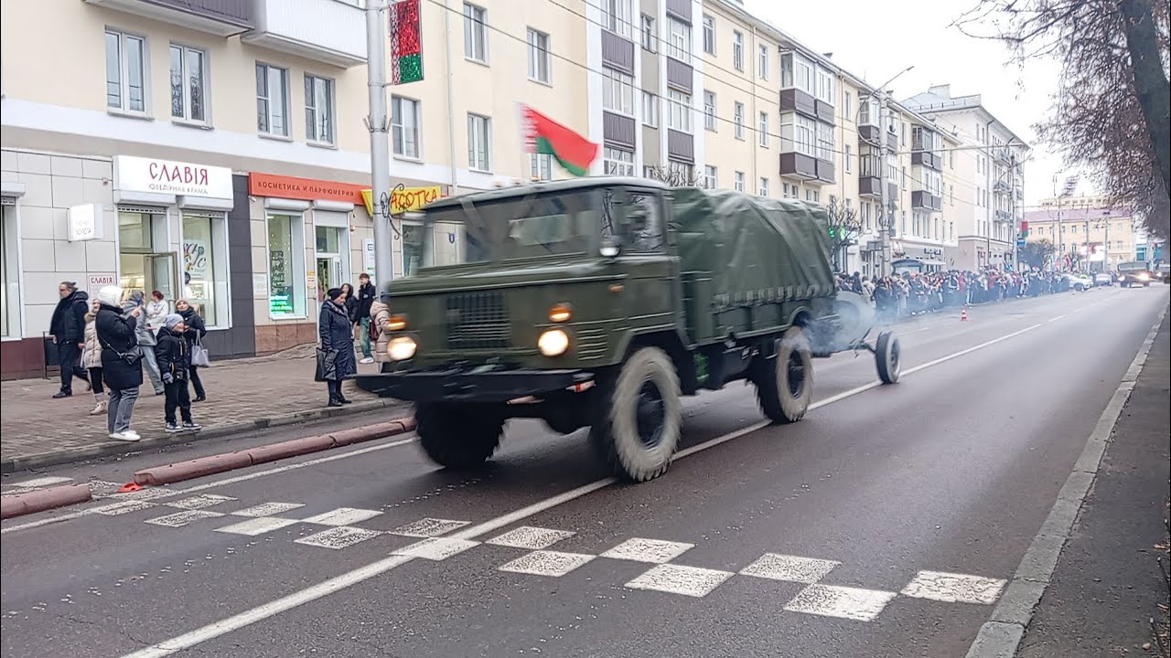 Парад Военной техники на пр-т Победы в Гомеле, в честь освобождения города Гомеля, 26.11.43
