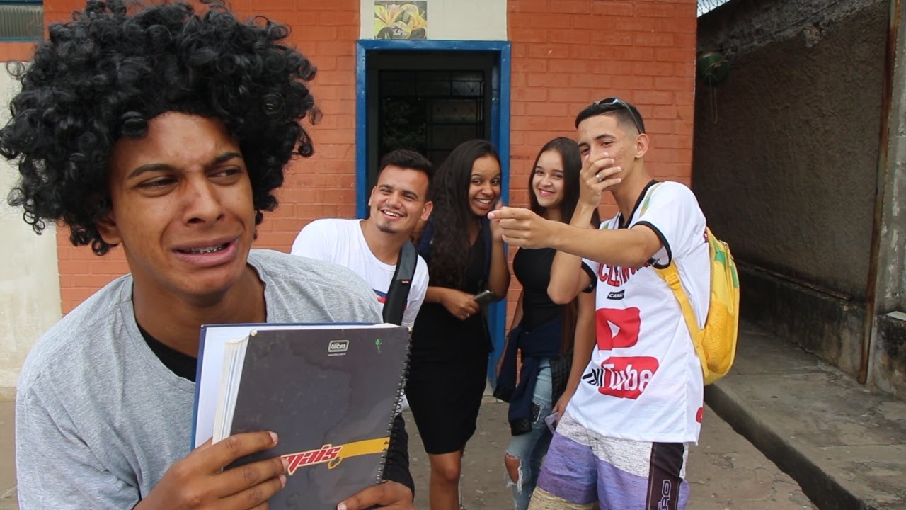 O POBRE QUE FOI HUMILHADO NA VOLTAS AULAS ( Filme 100% Amador )