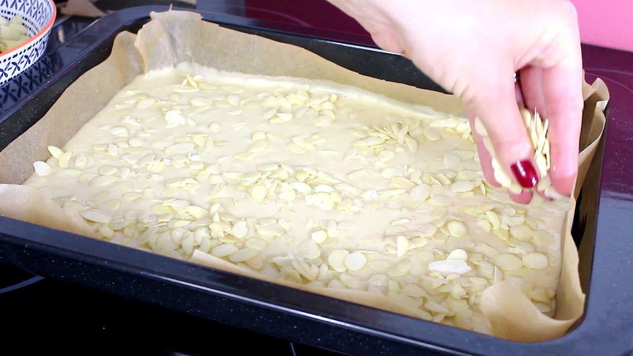 REZEPT | Buttermilchkuchen mit himmlischer Mandelkruste | Blechkuchen | Wie bei Oma! #backen