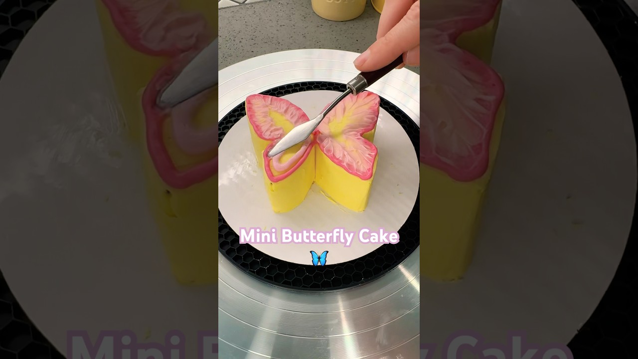 The tiniest butterfly cake you ever did see! 🥹🦋 #cakedecorating #minicake #shorts