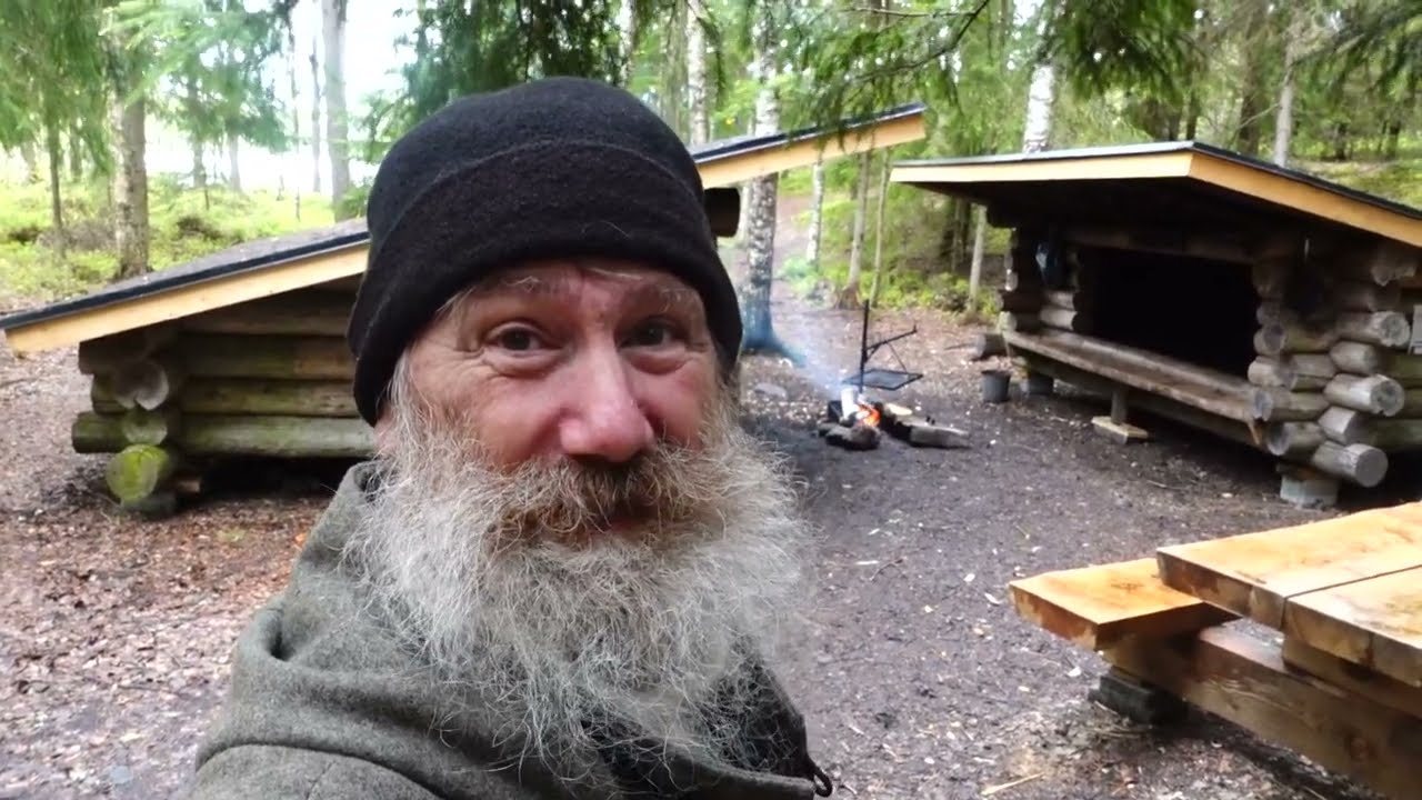 Shelter hut lake Iso-Melkutin Finland, Khukuri and Lars Fält Knife maintenance with Ballistol oil
