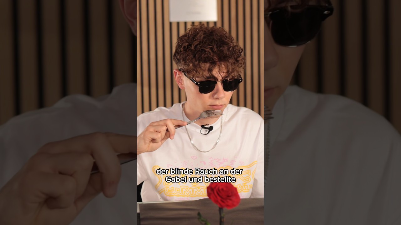 BLINDER Mann im Restaurant&hellip;!👨&zwj;🦯😂 #behinderung #kellner #humor #comedy