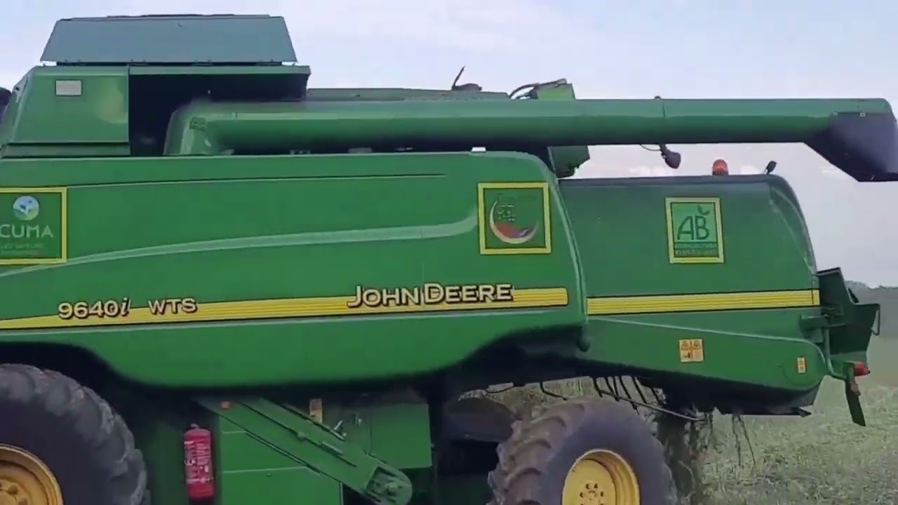 R&eacute;colte de la graine et paille de chanvre par une moissonneuse double coupe et pressage en big balls