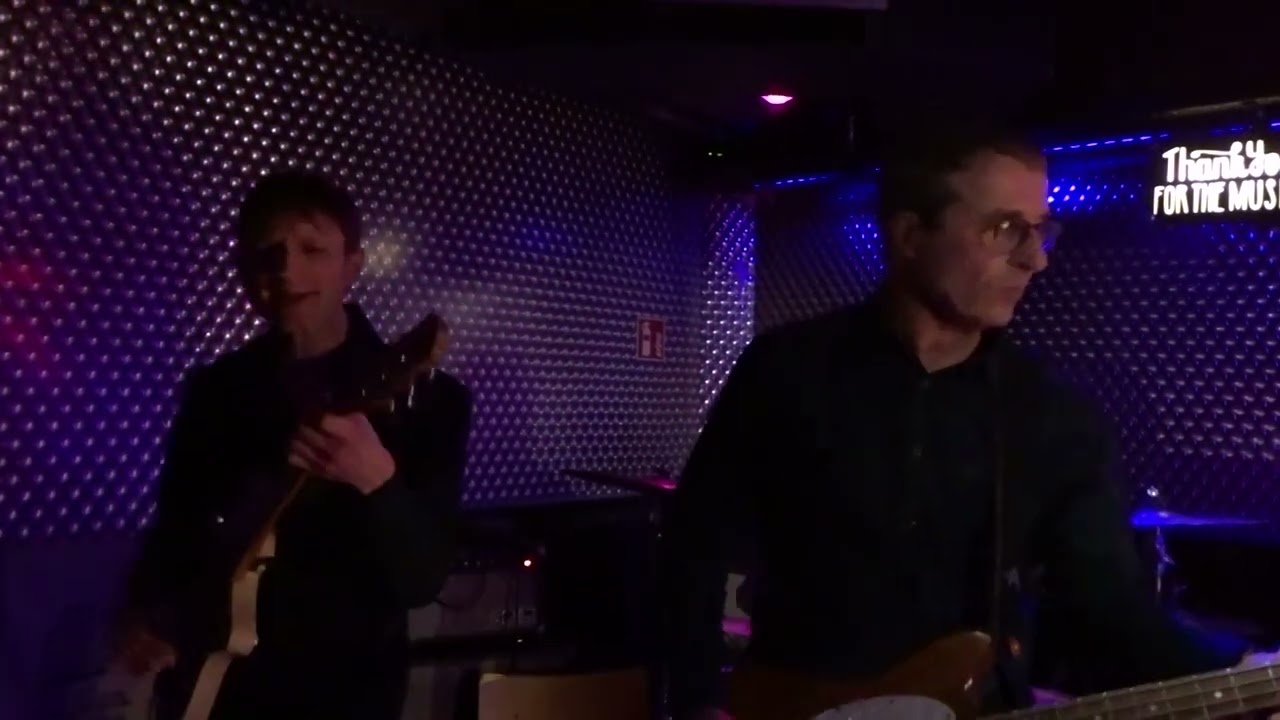 OSTZONENSUPPENWÜRFELMACHENKREBS – Von Haus aus allein - Live @Cologne Club Subway