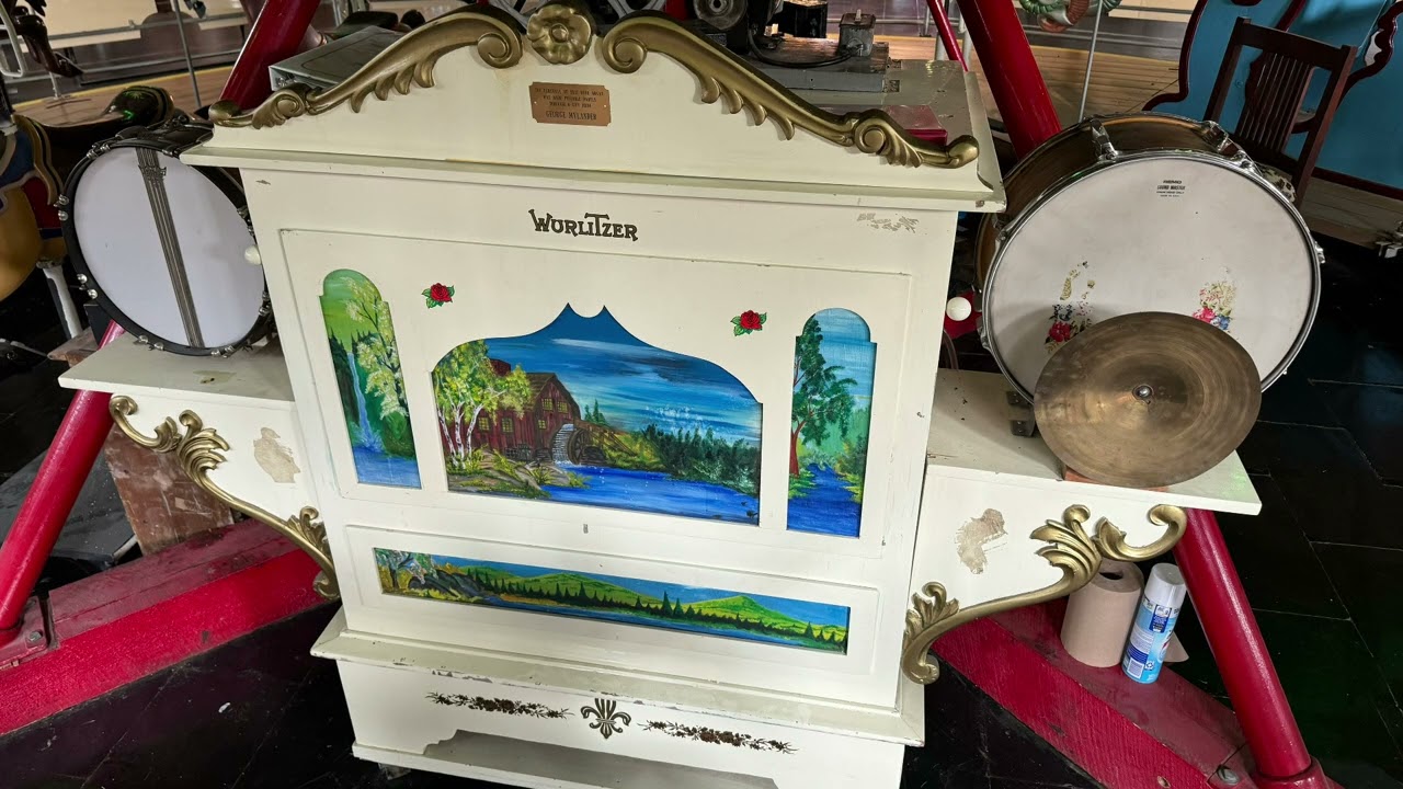 Merry-Go-Round Museum Wurlitzer 105 Band Organ Plays “Frosty The Snowman”