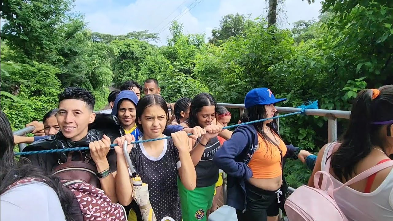 Bajo las fuertes lluvias pero muy contentos así a un torneo al Refugio 😍