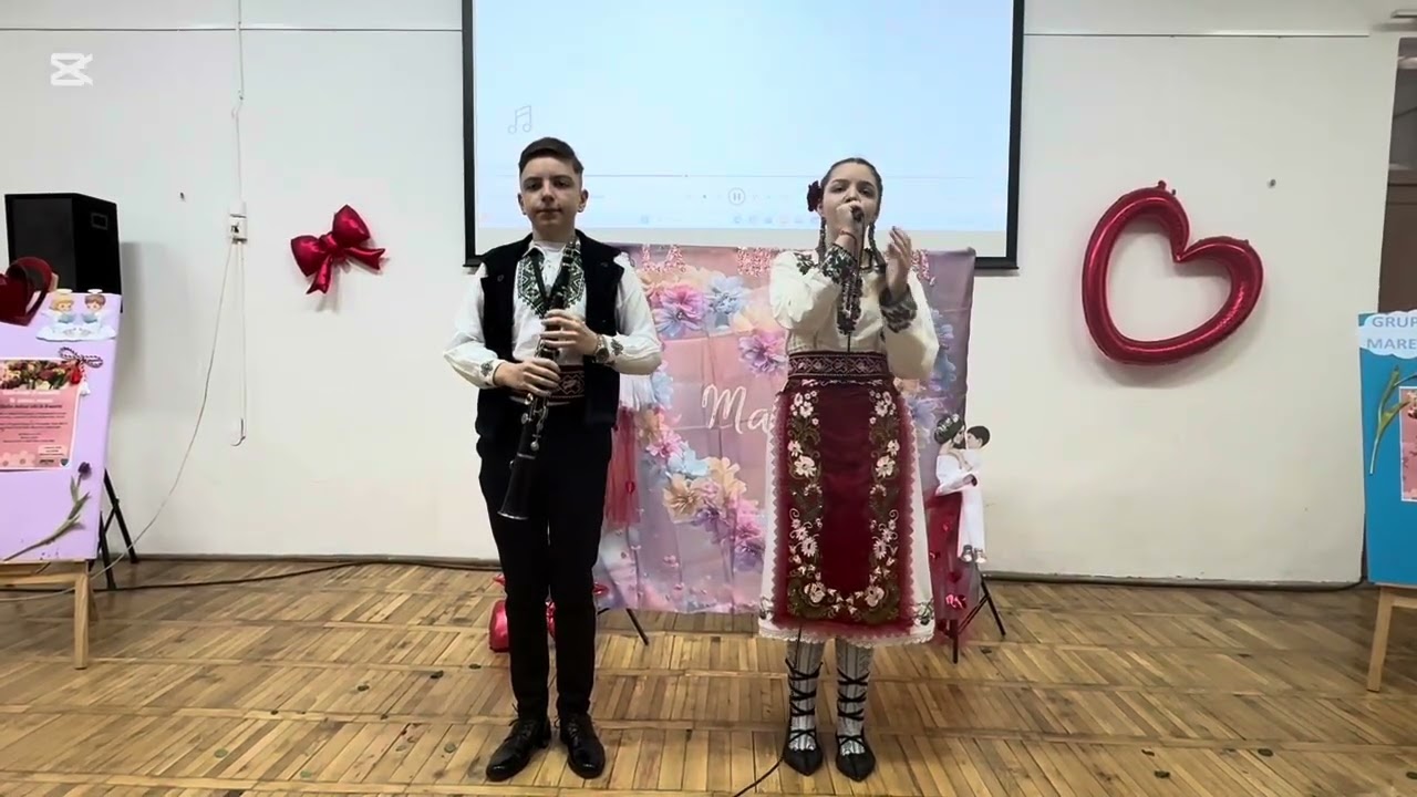 🎶Jos pălăria pentru femei🎵Aiana Maria Rada şi Ianis Rada🎺 Spectacol de 8 Martie 🌷 Muzeu Caransebeș 