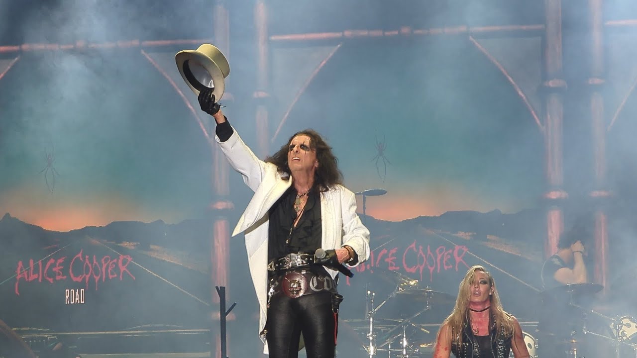 School's out - Alice Cooper live @ Pordenone Blues Festival 2024 4K
