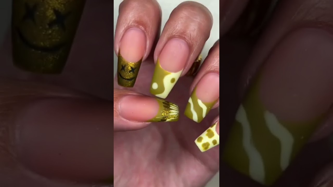 how to get funky french tips 💚💅 #lightslacquer #nailpolish #nailart #nailsartvideos #nails #paint