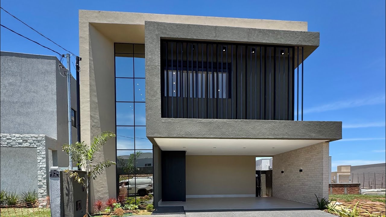 Sobrado a venda no condomínio Jardins Capri em Senador Canedo Go . WhatsApp (62)982449740