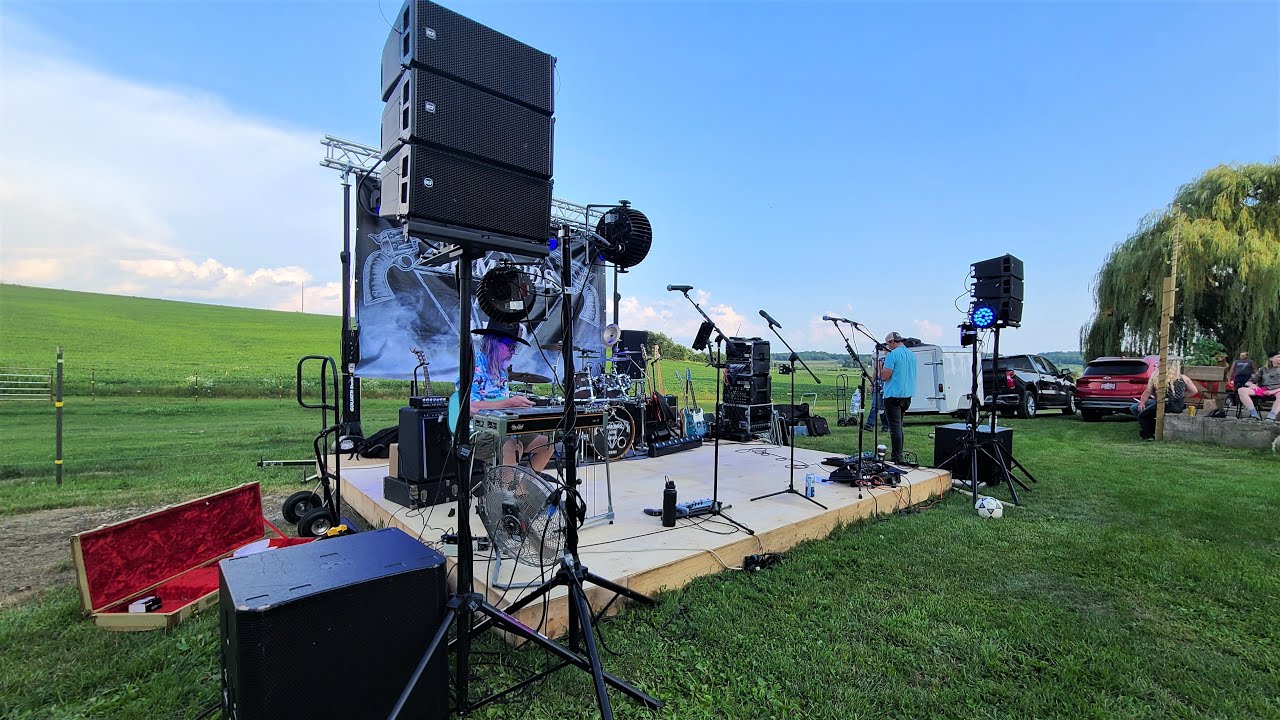 Mo' Gear, Mo' Cases! - Outdoor Wedding Band (water included) | Another Gig Vlog