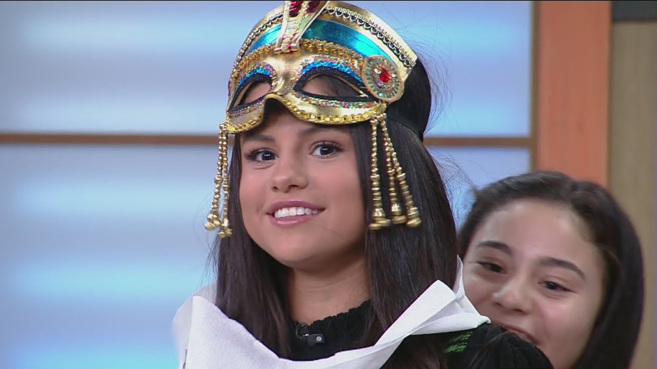 Selena Gómez se dejó disfrazar como una momia