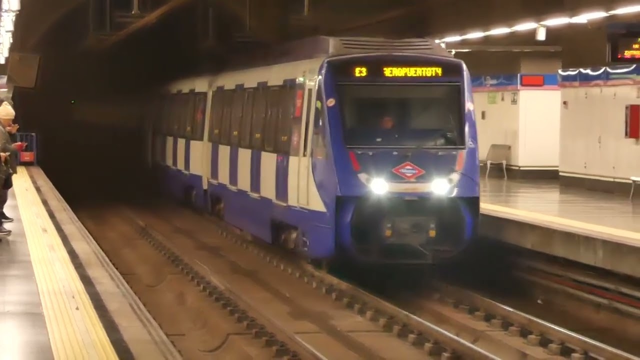 Metro de Madrid: 9126 entrando en Barajas línea 8. 