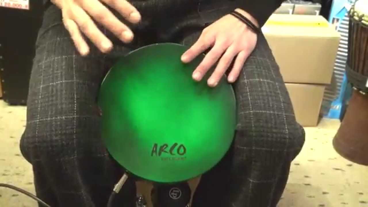 【池部楽器店】ARCOから、軽量＆ピックアップ付きの“ウクレレ・カホン”が登場！