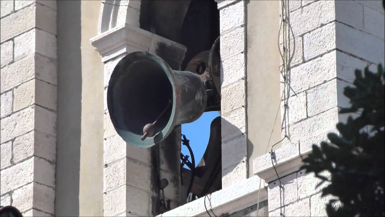 Église Saint Michel à Cassis - Annonce de l'office (vue Nord)